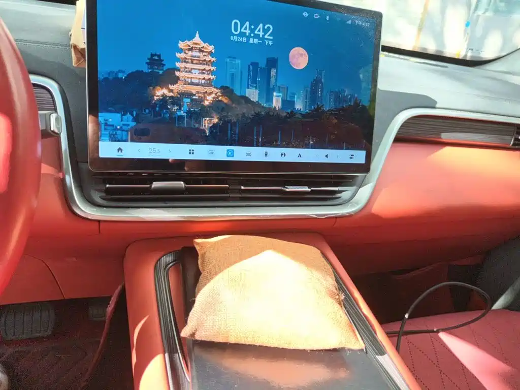 Dongfeng Yipai eπ008 2025 2025 210Max Ruyi Edition 6-Seater