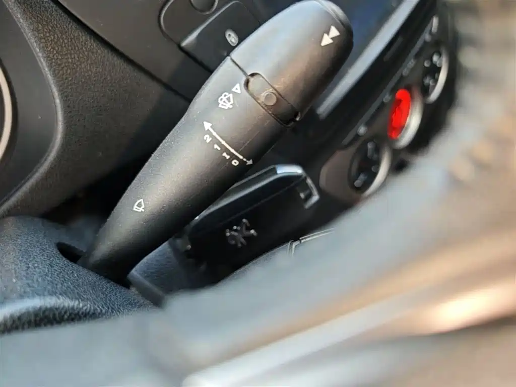 Peugeot 301 2014 1.6L Manual Luxury Edition фото 9