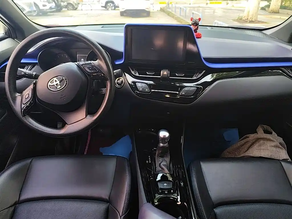 Toyota C-HR 2020 Model 2.0L Leading фото 10