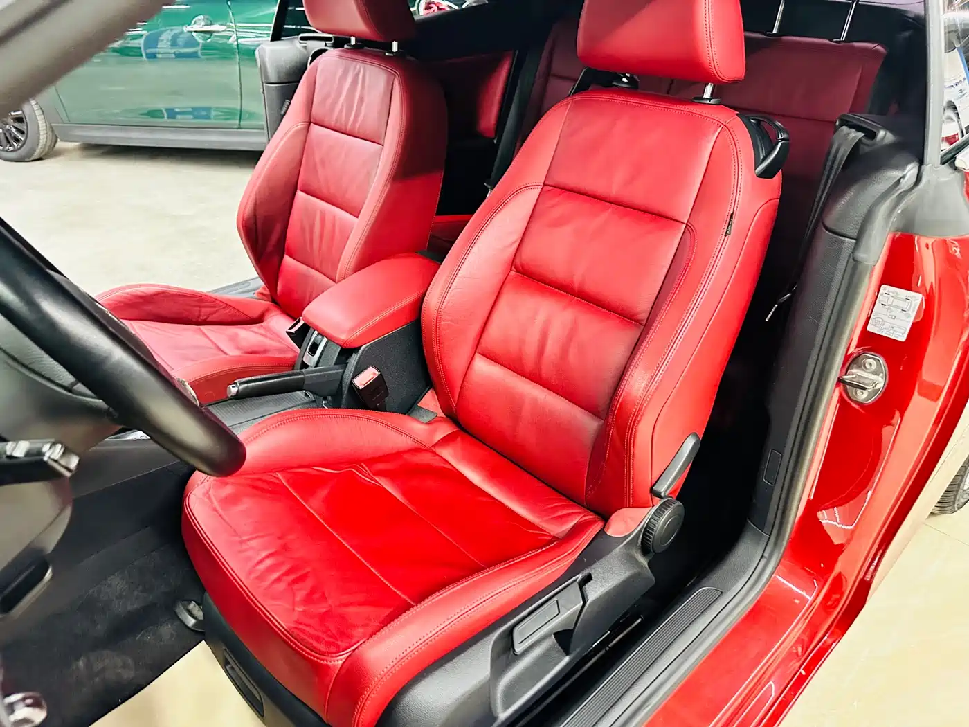 Volkswagen Golf (Import) 2012 1.4TSI Luxury Convertible Edition фото 22