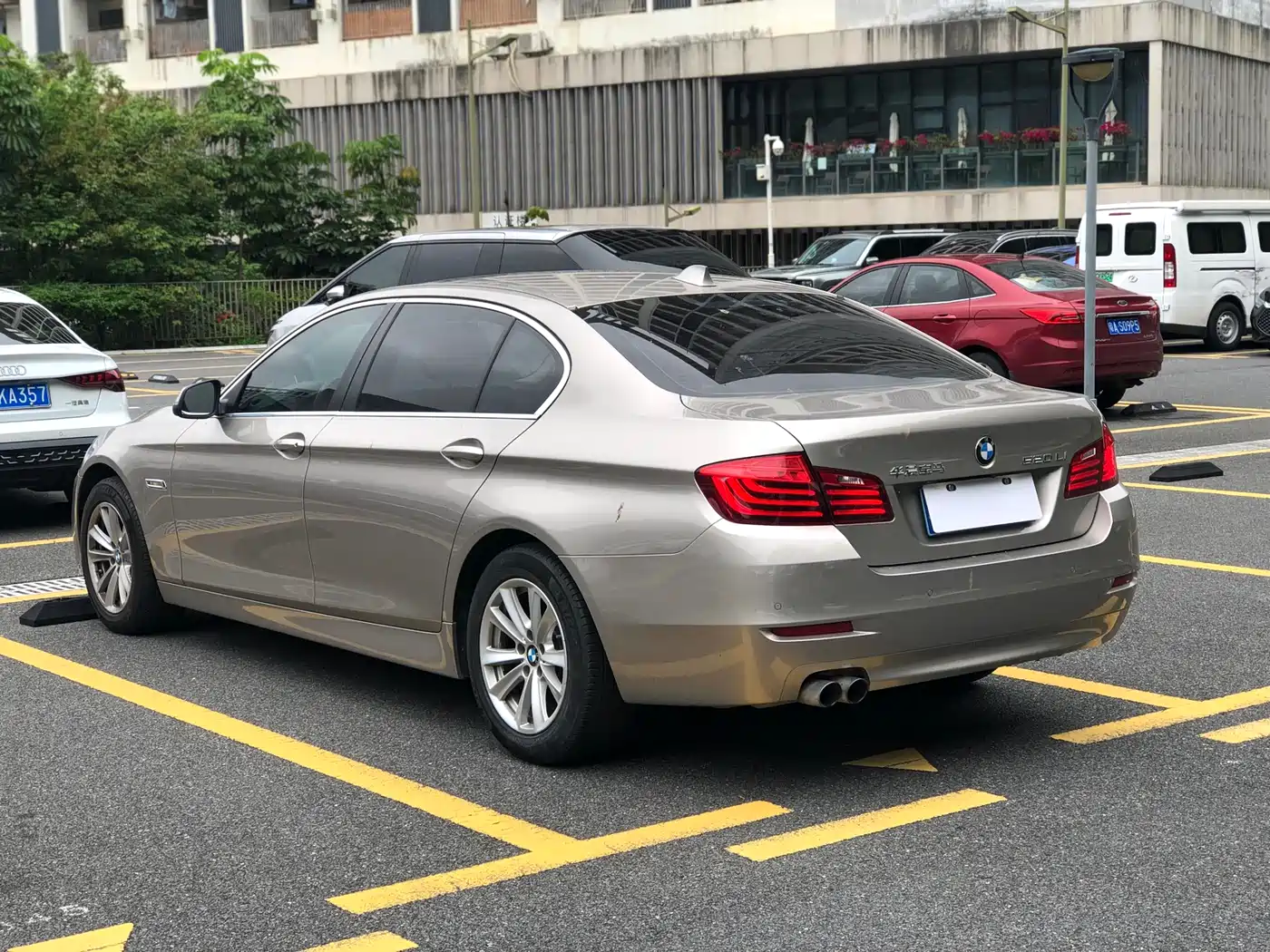 BMW 5 Series 2017 520Li Classic Edition фото 4