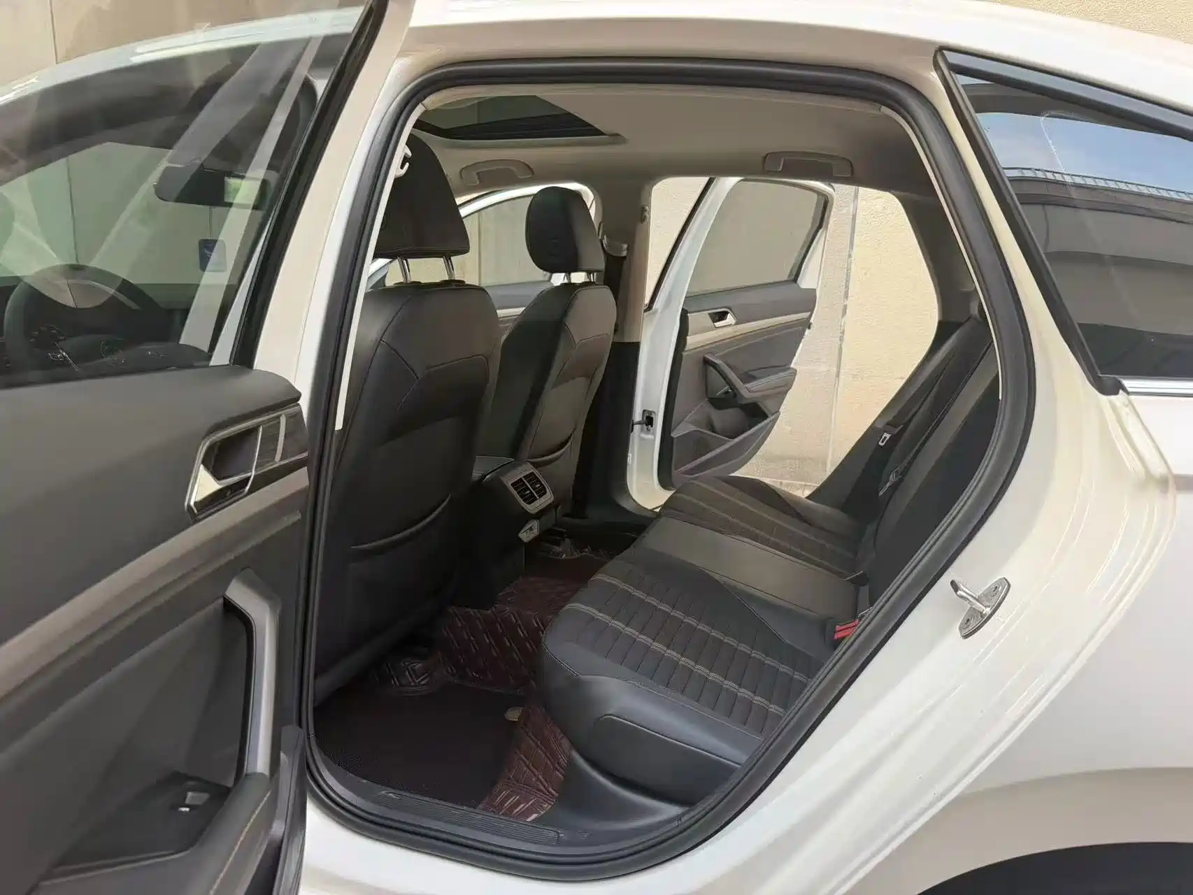 صورة 6 - Volkswagen Lavida