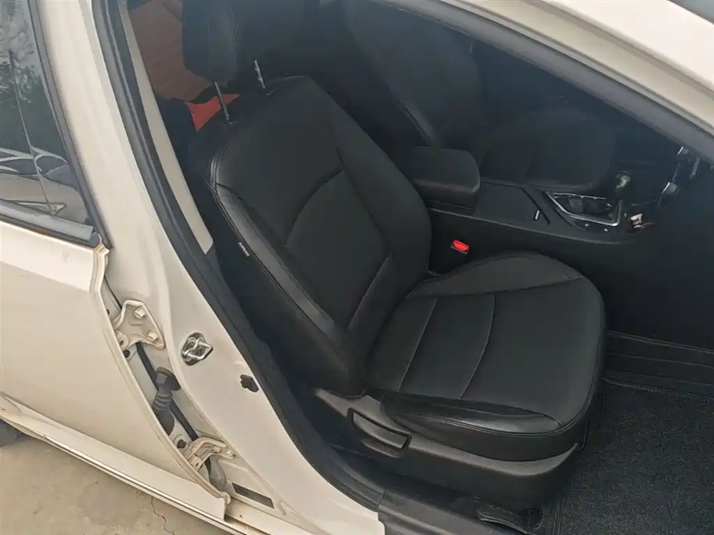 Kia K5 2015 2.0L Automatic LUX фото 25