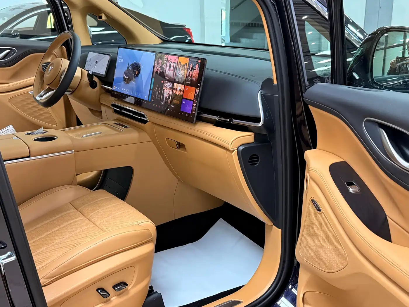 Voyah Auto Voyah Dreamer 2025 PHEV AWD Excellent Kunpeng Edition фото 7