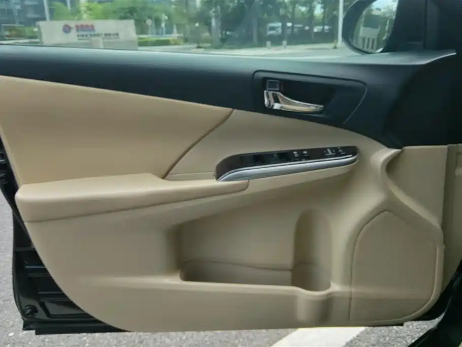 Toyota Camry 2015 2.0G Leading Edition фото 7