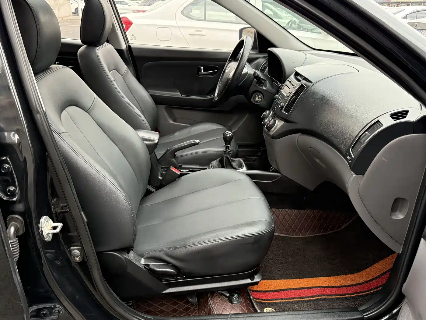 Hyundai Elantra 2011 1.6L Manual Luxury фото 19
