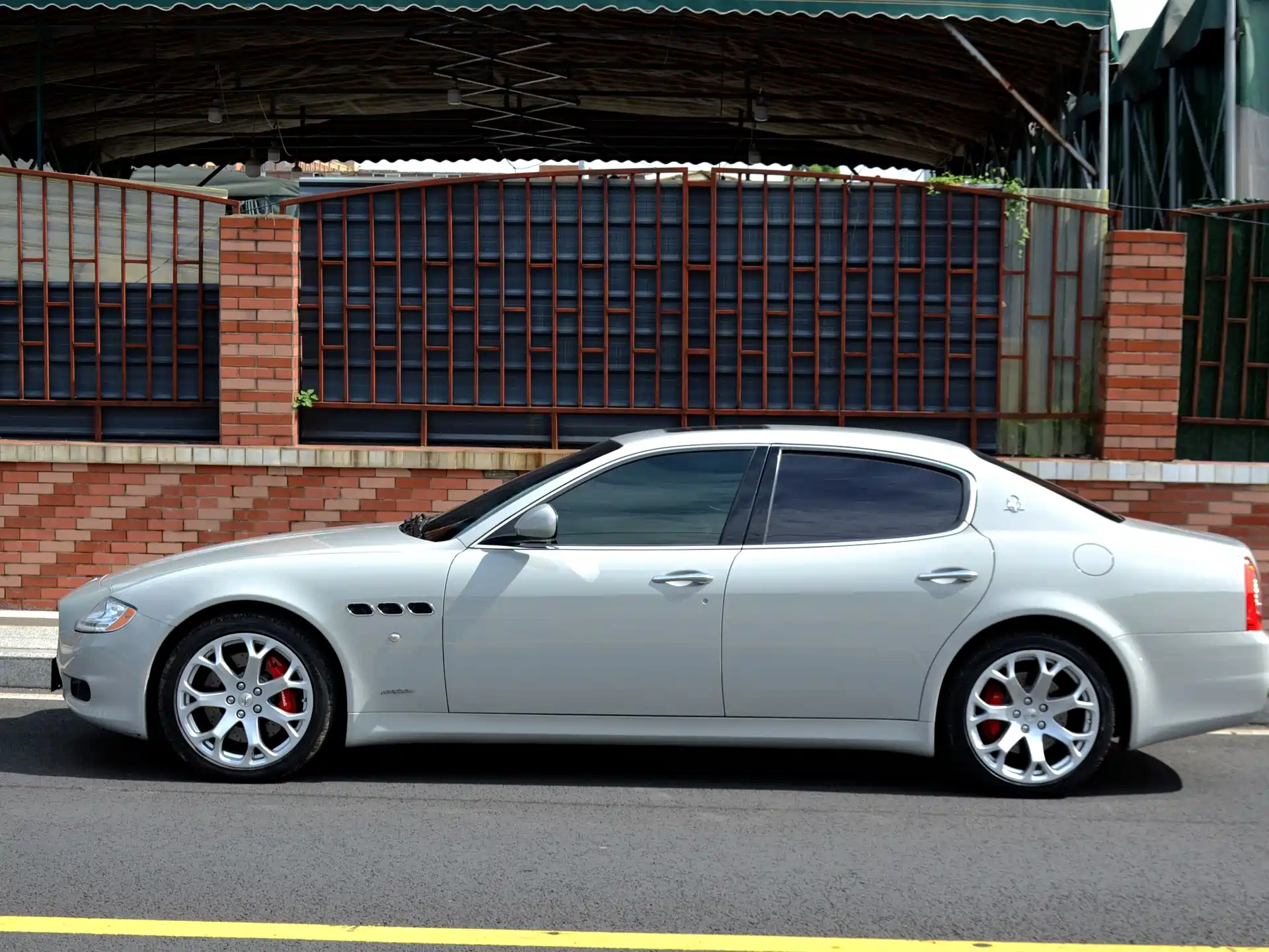 Photo 3 - Maserati Quattroporte