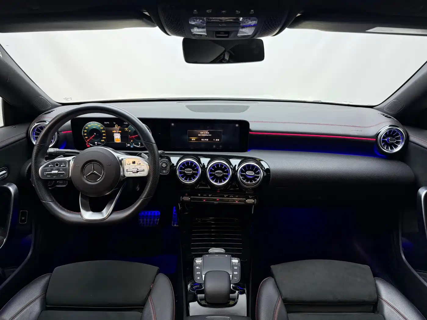 Mercedes-Benz CLA (Import) 2021 CLA 200 фото 10