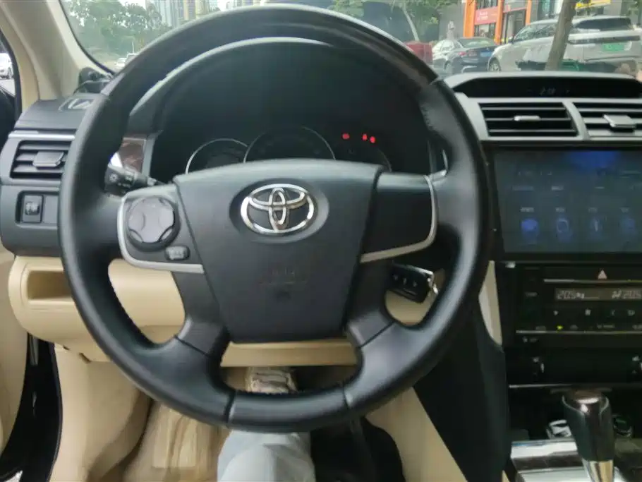 Toyota Camry 2015 2.0G Leading Edition фото 15