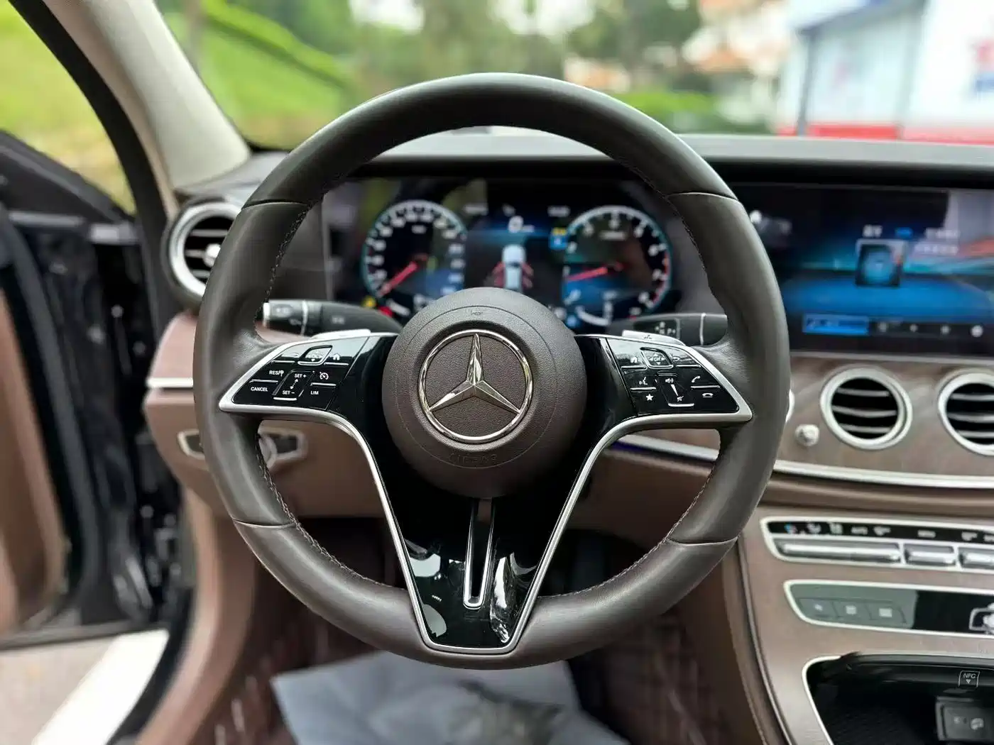 Mercedes-Benz E-Class 2022 E 260 L Sport фото 5