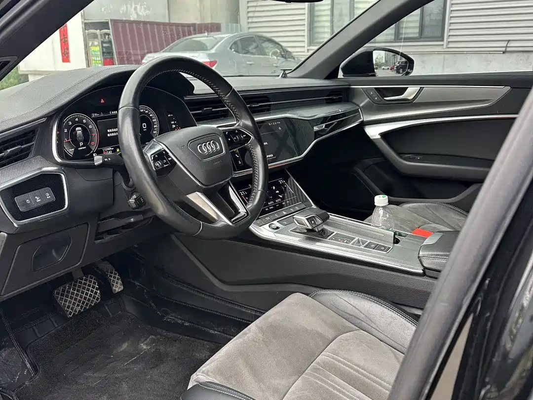 Audi A6L 2021 40 TFSI Luxury Sport фото 4
