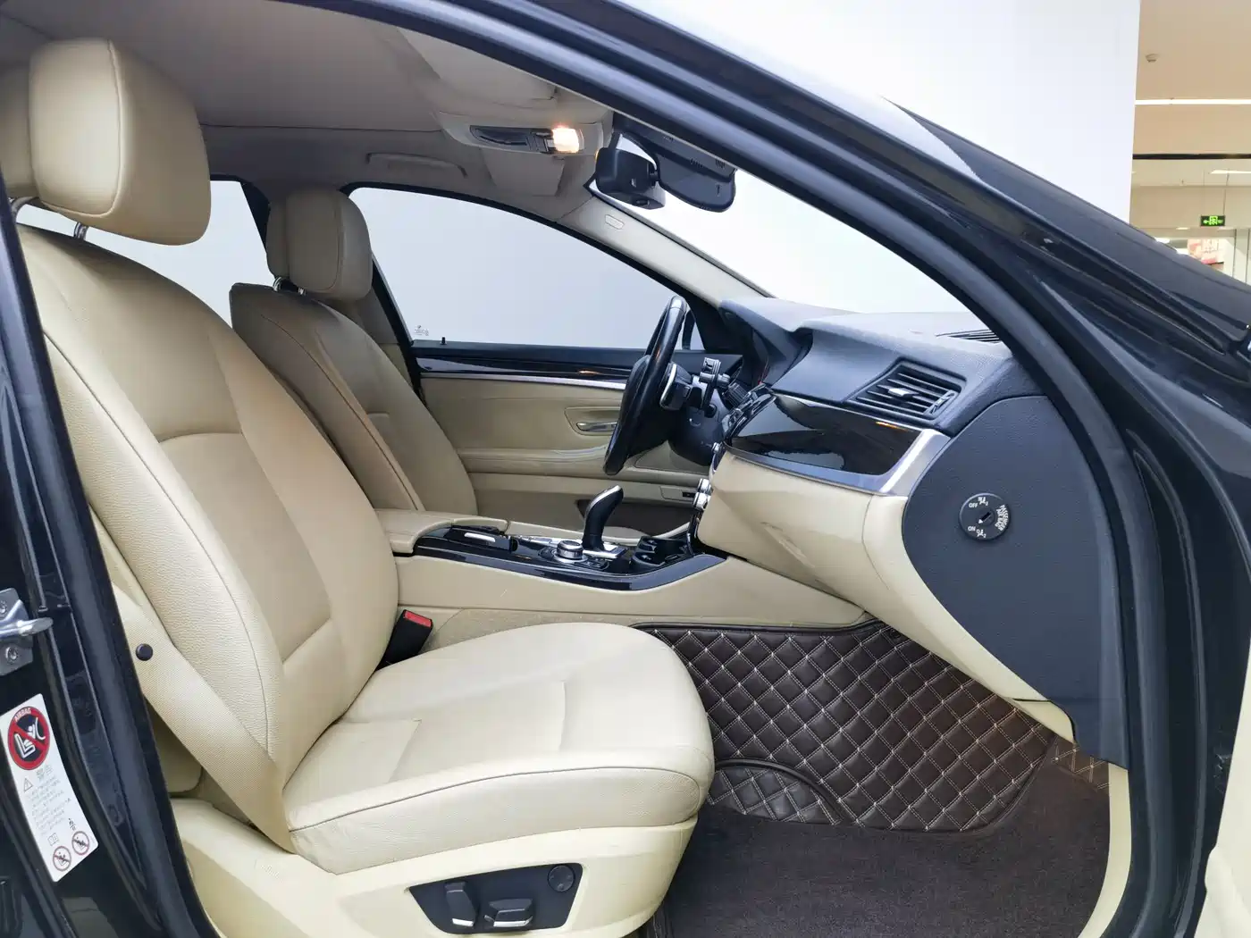 BMW 5 Series 2011 535Li Luxury фото 6