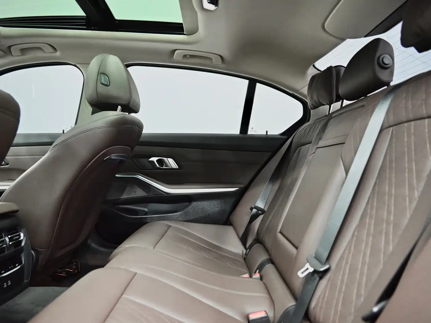 BMW 3 Series 2023 325Li M Sport Package фото 8