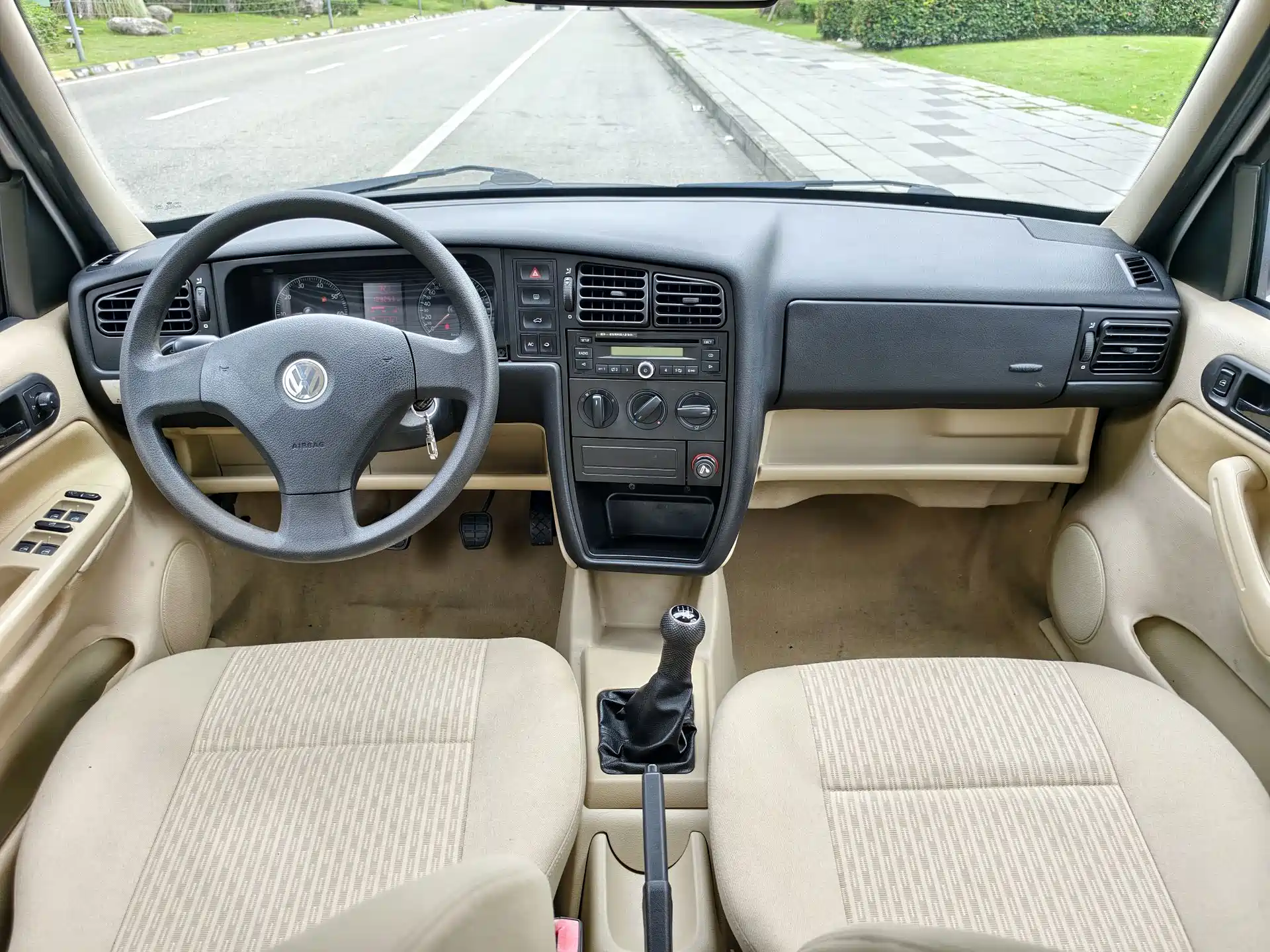 Photo 8 - Volkswagen Jetta
