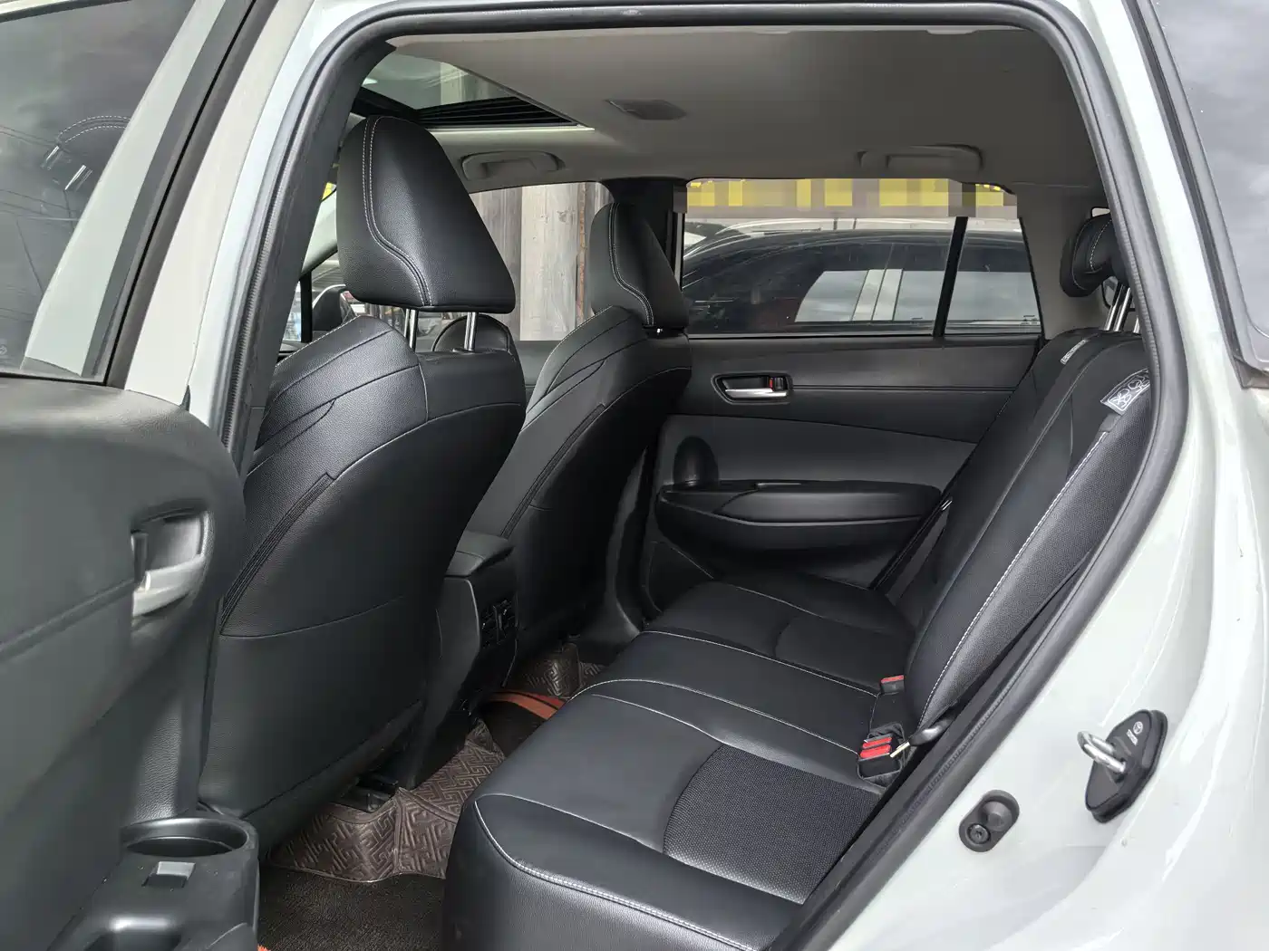 Toyota Frontlander 2022 2.0L CVT Luxury Edition фото 8