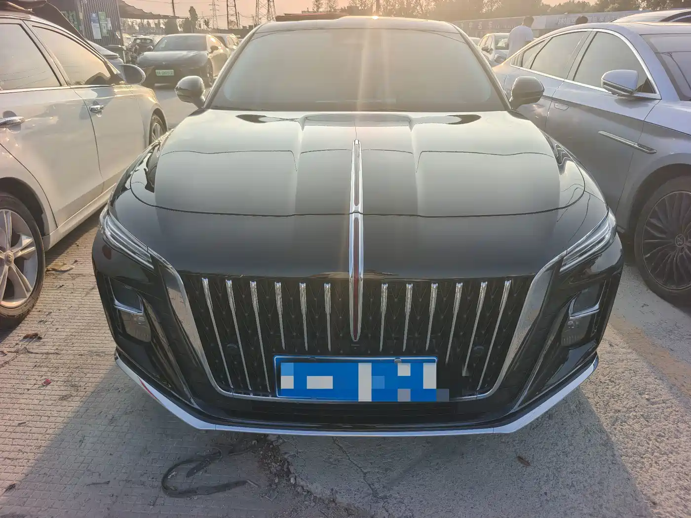Фото 2 - Hongqi H5