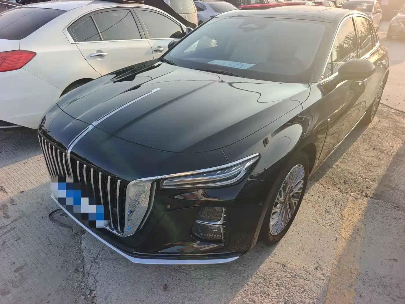 Фото 1 - Hongqi H5