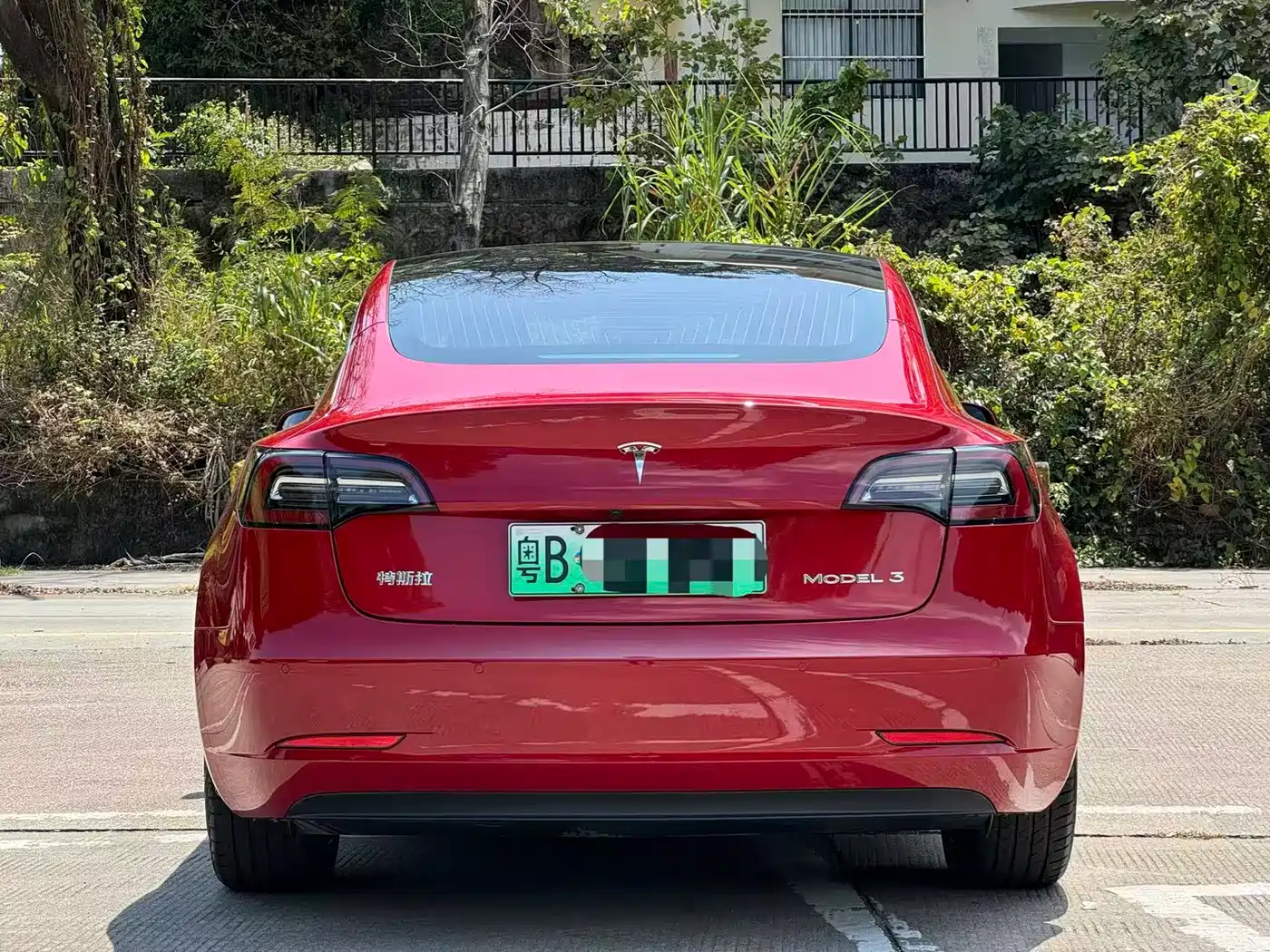 TESLA MODEL 3
