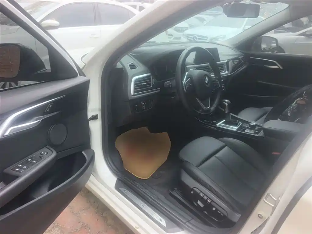 BMW 1 Series 2018 Facelift 118i Sport фото 23