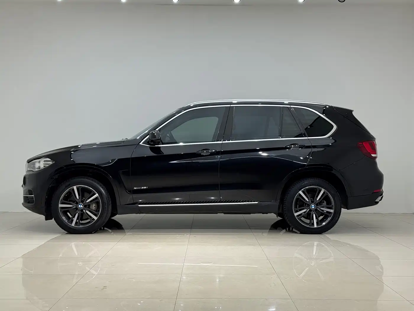 BMW X5 (Import) 2018 xDrive35i Elegant Model фото 7