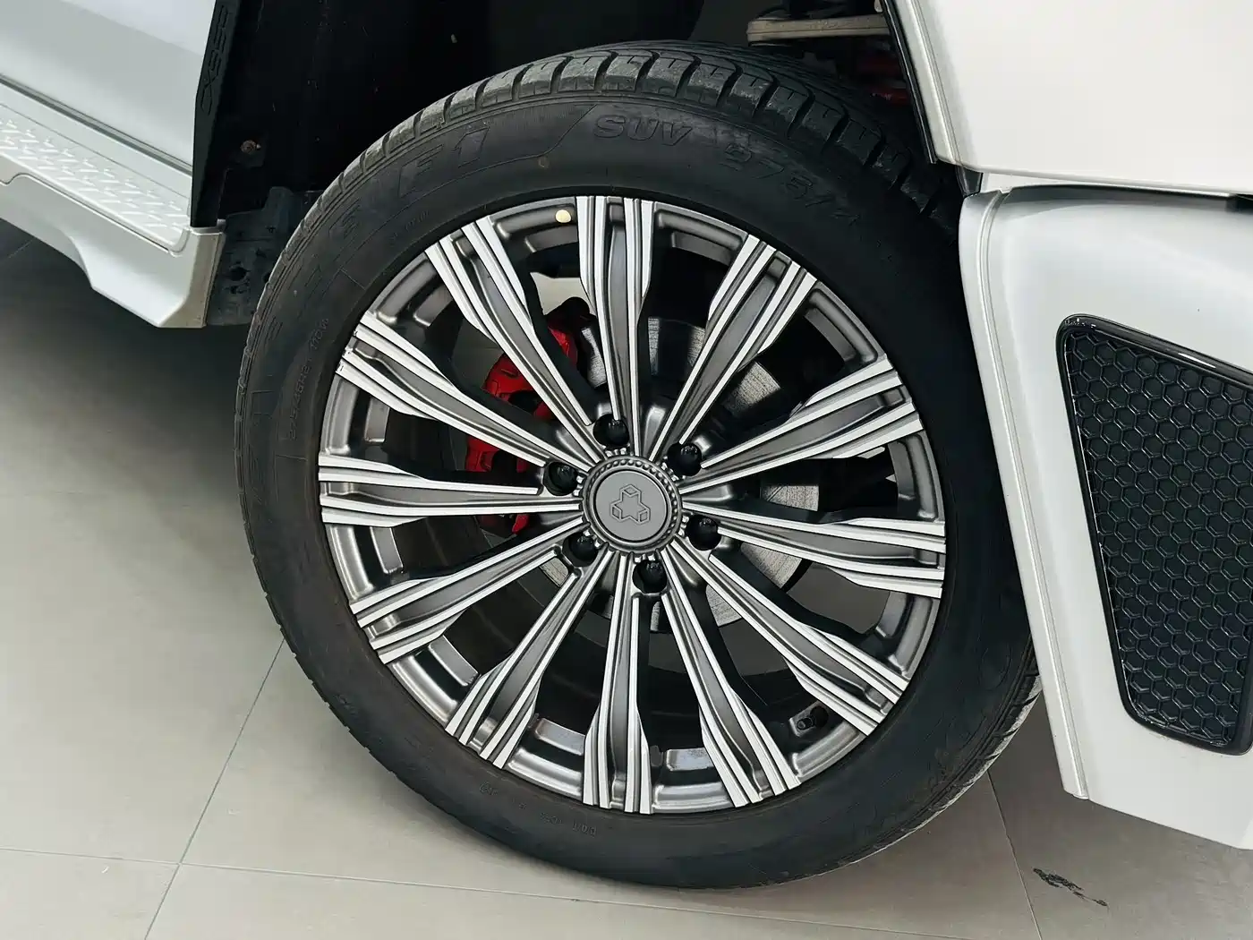 TANK CO CREATION TANK 300