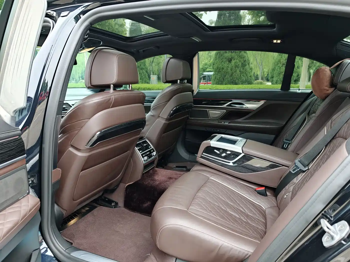 BMW 7 Series 2021 Model 740Li Premium M Sport Package фото 9