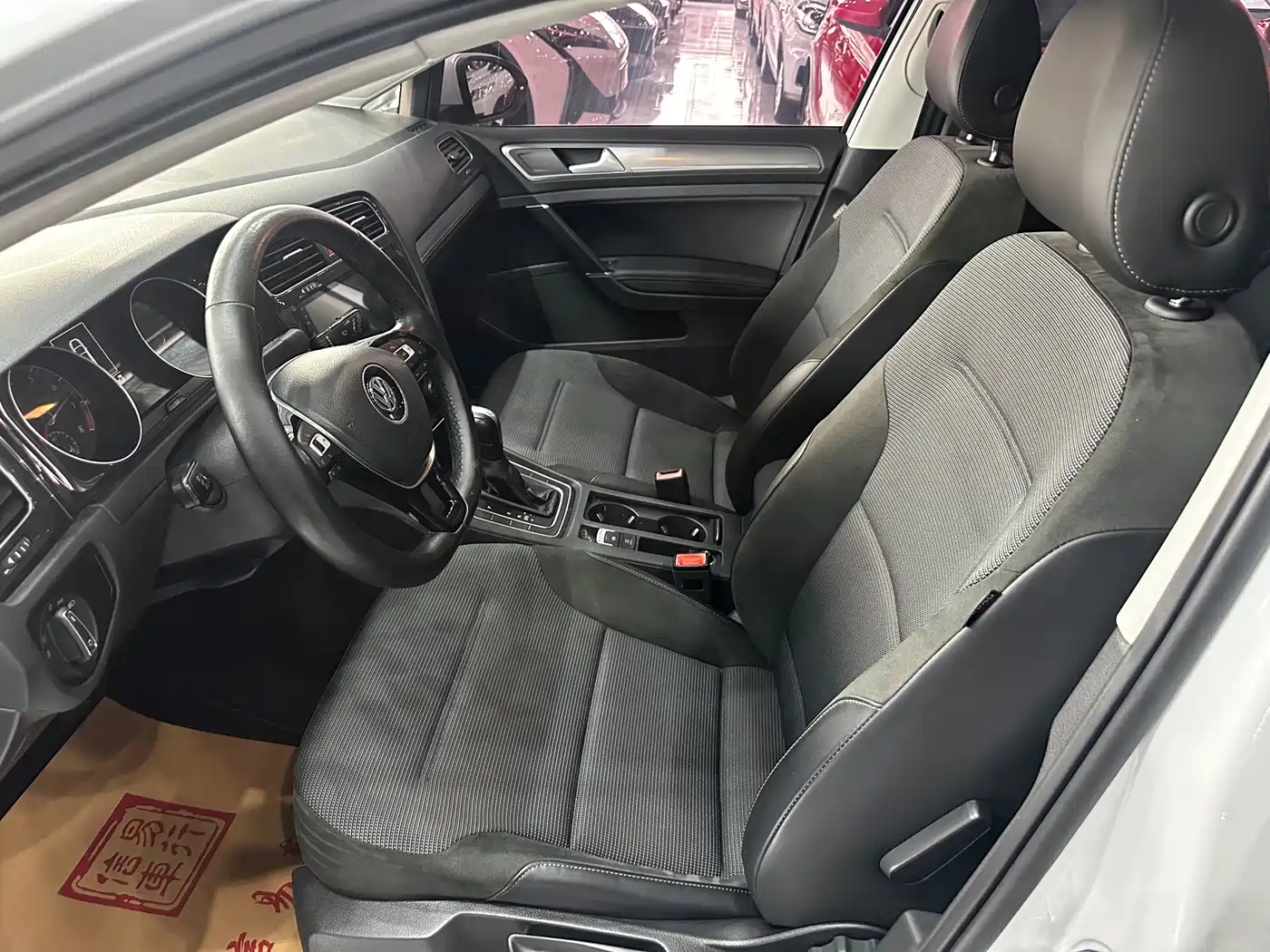 Volkswagen Golf 2018 1.6L Automatic Comfort фото 11