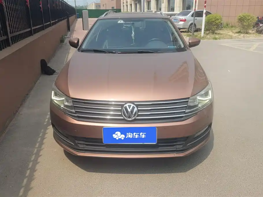 Volkswagen Lavida Tour 2015 1.6L Automatic Comfort Edition фото 2