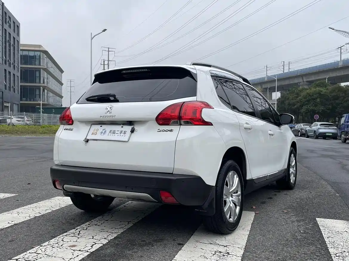 Peugeot 2008 2014 1.6L Automatic Fashion Edition фото 3