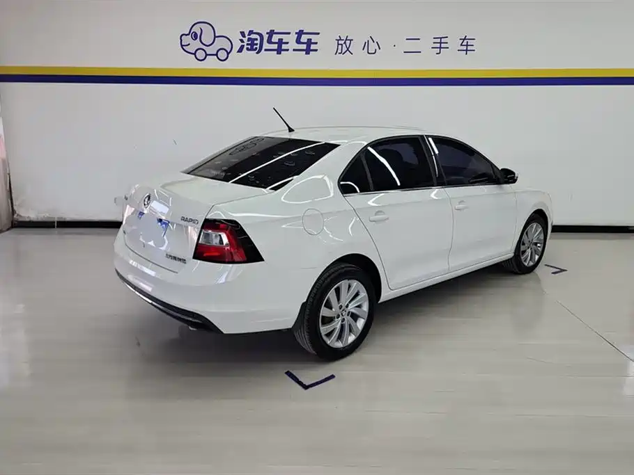 Škoda Rapid 2018 1.6L Manual Comfort Edition фото 3