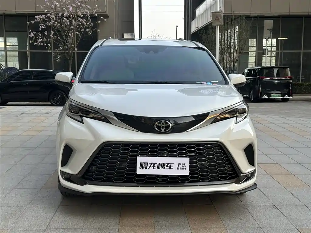 Toyota Granvia 2024 2.5L Hybrid Supreme ULTRA фото 4