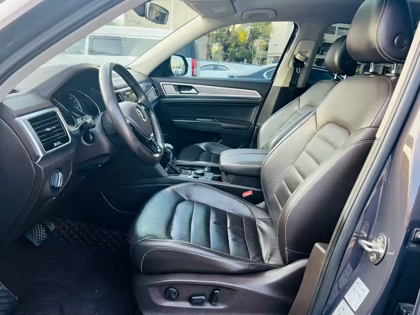 Volkswagen Teramont 2019 380TSI 4WD Luxury Edition China VI фото 4