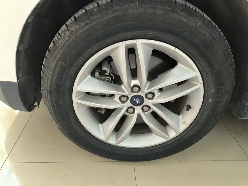 Фото 23 - Ford Edge