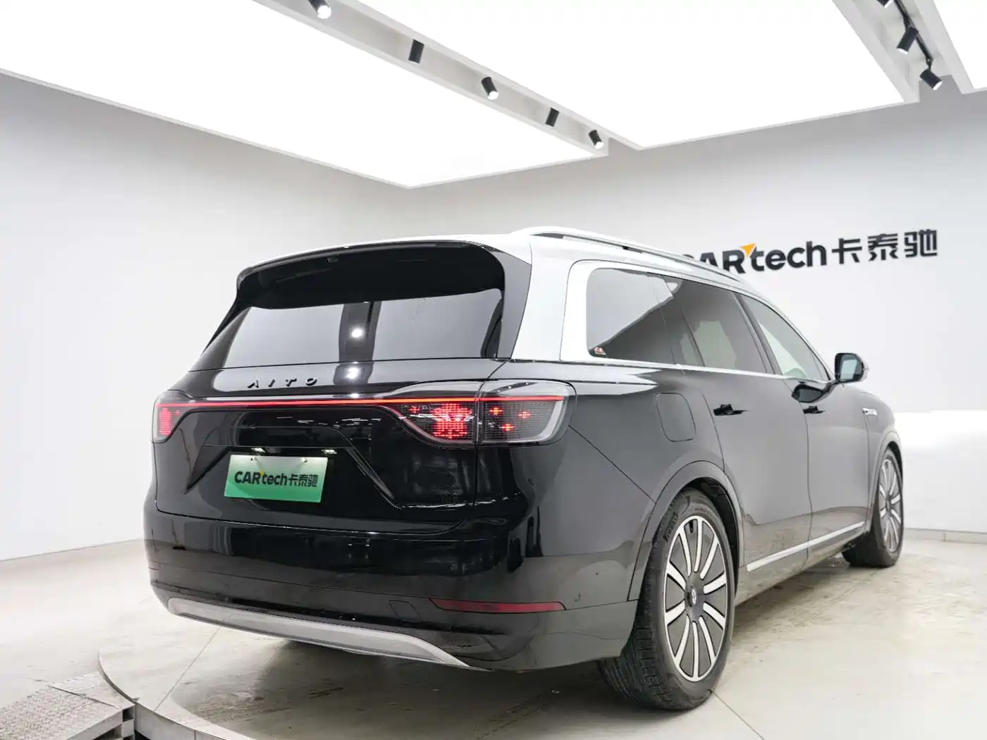 AITO Wenjie AITO M9 2024 Range Extender Max Edition 42kWh 6-seater фото 20