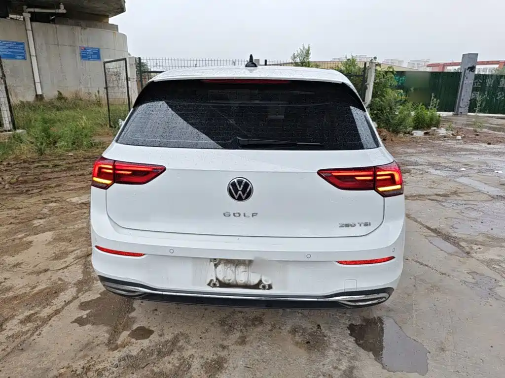 VOLKSWAGEN GOLF
