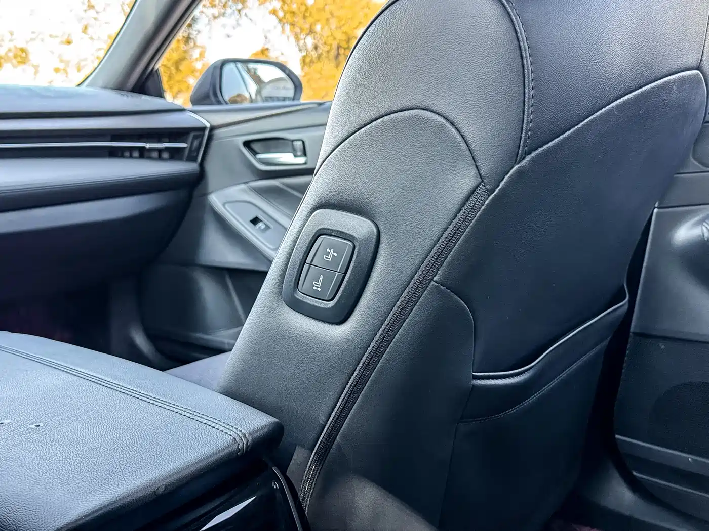 Toyota Avalon 2022 2.0L XLE Premium фото 13