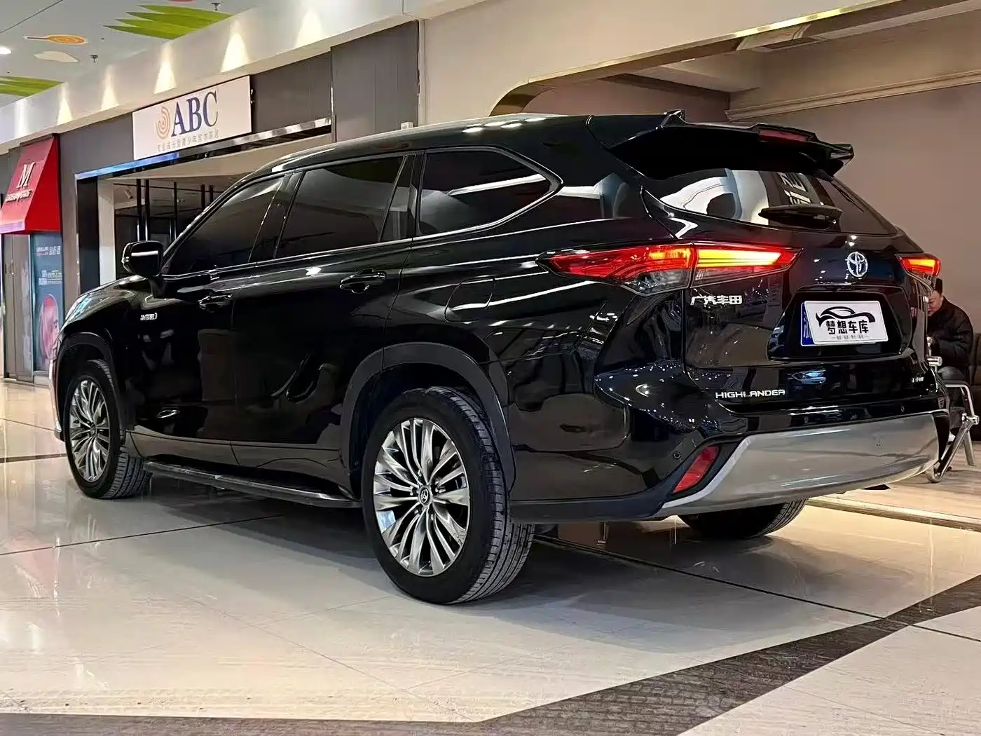 TOYOTA HIGHLANDER