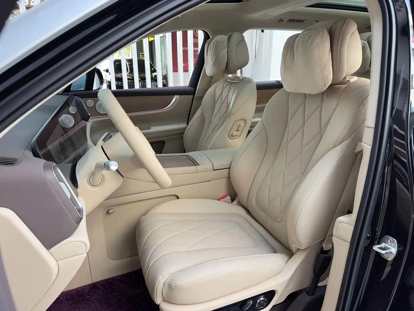 AITO Wenjie AITO M9 2024 Extended Range Ultra 42kWh 6-Seater фото 7