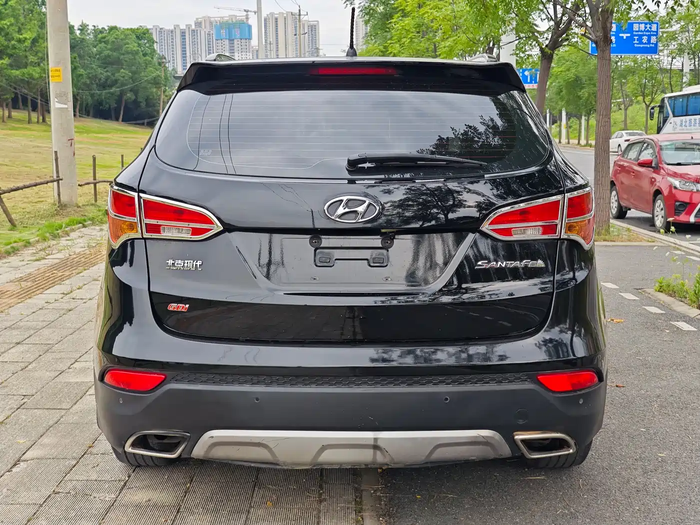 Hyundai Santa Fe 2013 2013 Model 2.4L Automatic 2WD Smart