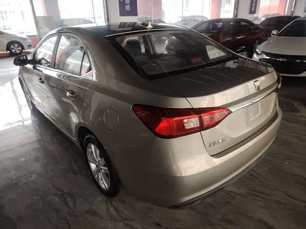 Фото 5 - Roewe 360