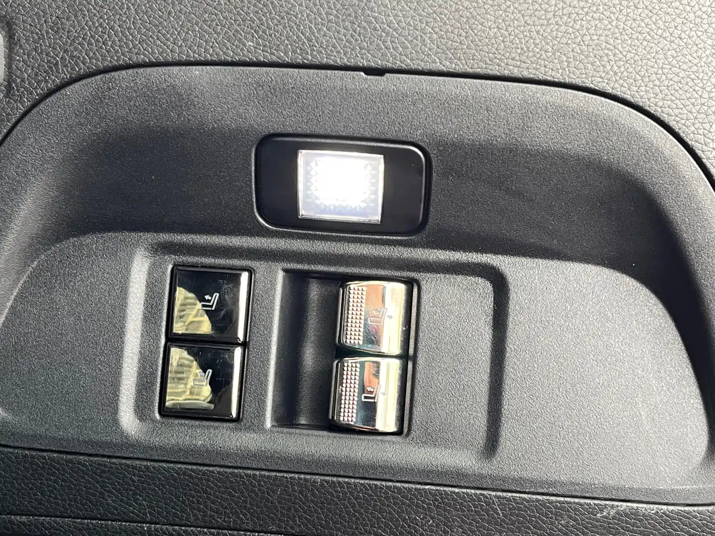GAC Trumpchi Trumpchi GS8 2022 Dual Engine Series 2.0TM 2WD Premium Edition (7-Seater) фото 31