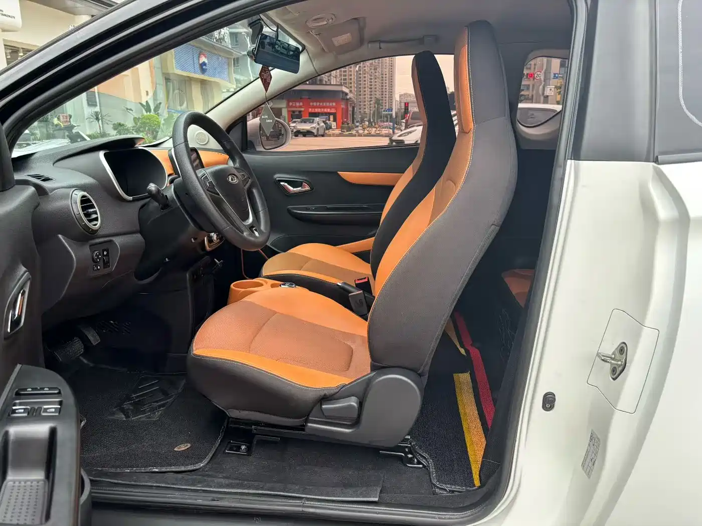 QQ New Energy Little Ant 2019 2018 400 4-Seater Premium Smart Edition
