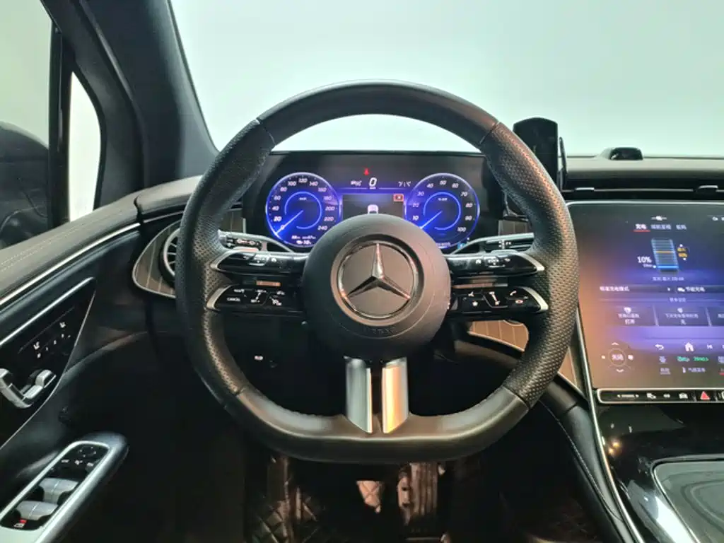 Фото 7 - Mercedes-Benz EQE SUV