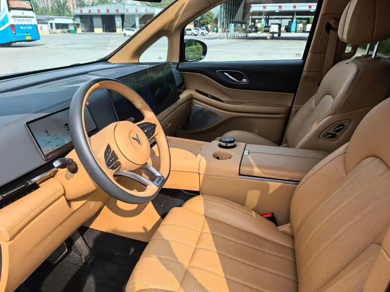 Voyah Auto Voyah Dreamer 2025 PHEV AWD Flagship Kunpeng Edition фото 8