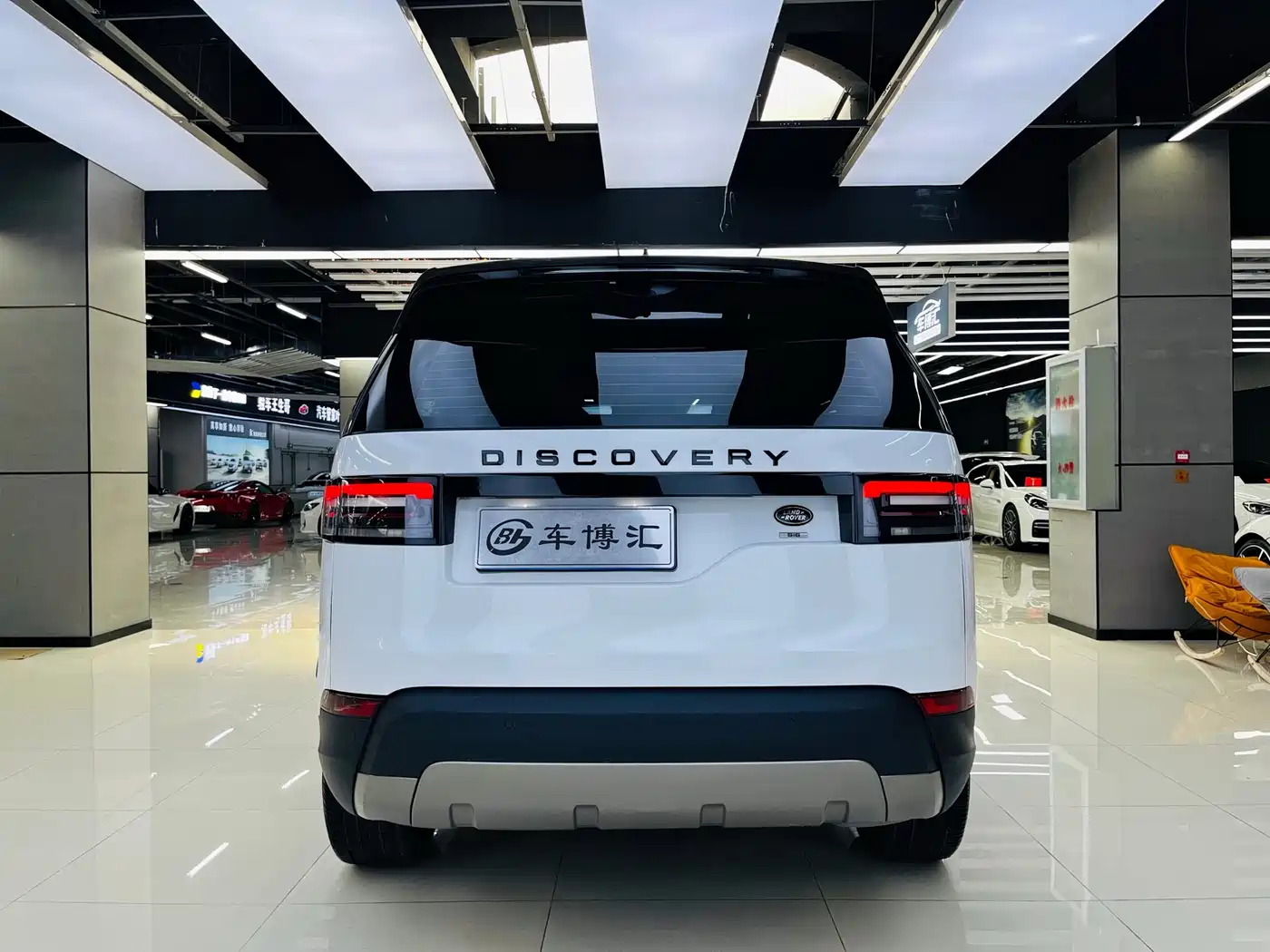 Land Rover Discovery 2017 3.0 SC V6 SE фото 6
