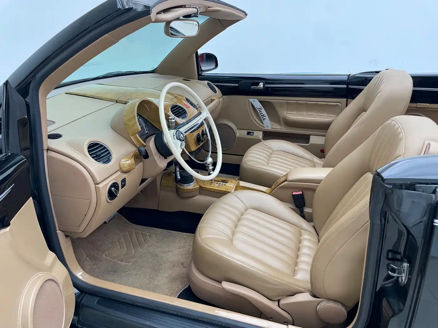 Volkswagen Beetle 2006 Model 2.0 Convertible Luxury Edition фото 19