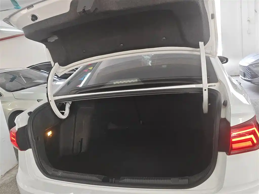 Volkswagen Bora 2019 280TSI DSG Luxury фото 19