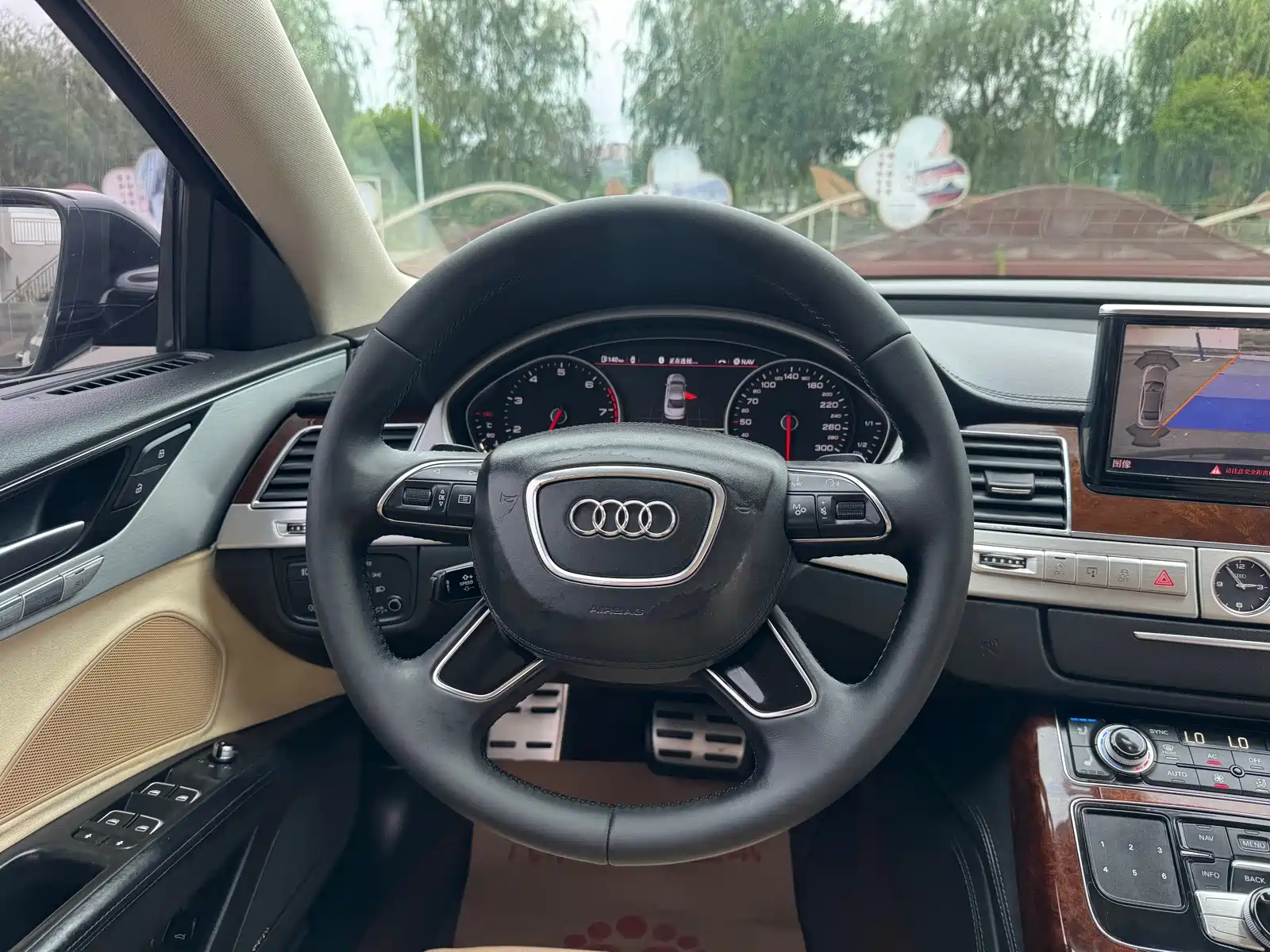 Photo 22 - Audi A8