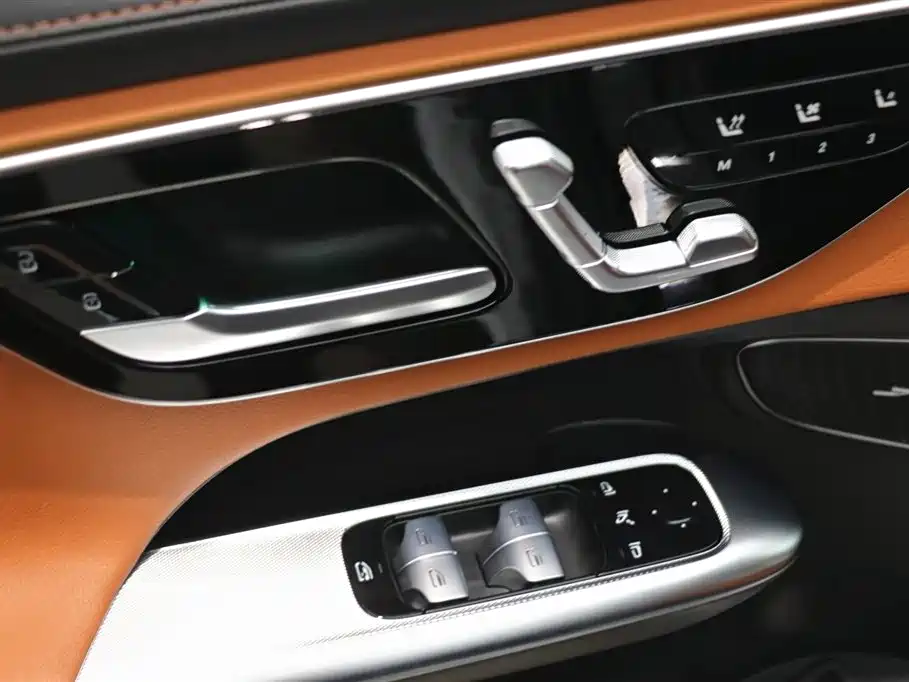 Mercedes-Benz GLC 2023 GLC 260 L 4MATIC Luxury 5-Seater фото 11