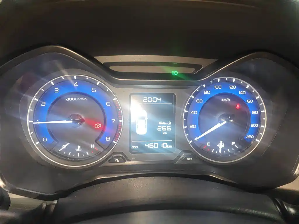Фото 12 - Geely Vision X3